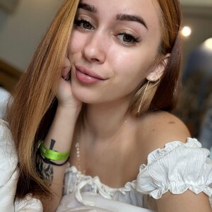 AmyKentt Caucasian webcam from United Kingdom
