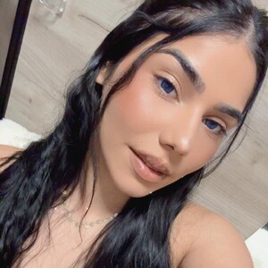 SweetGirl19 Asian webcam from United Kingdom